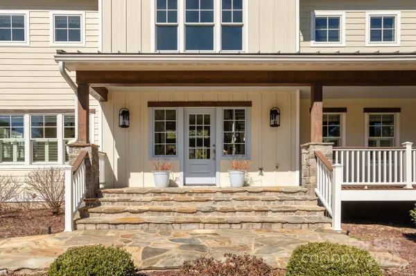 74 Shipman Pkwy #2, Flat Rock, NC 28731