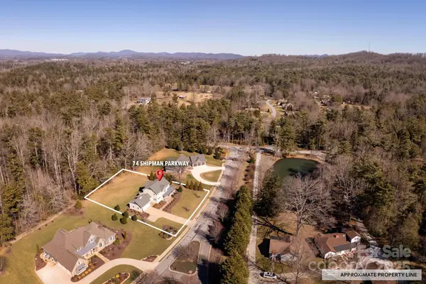 74 Shipman Pkwy #2, Flat Rock, NC 28731