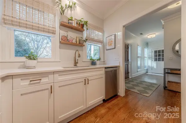 3825 Selwyn Farms LN, Charlotte, NC 28209