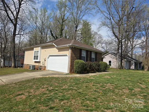 8411 Rhian Brook LN, Charlotte, NC 28216