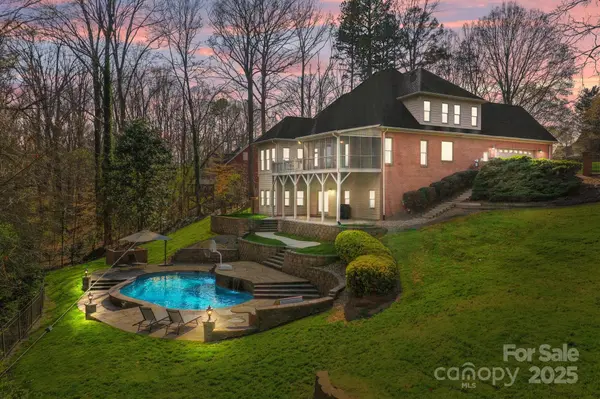 221 Colony DR, Mooresville, NC 28115