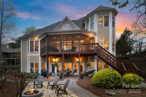 2228 Metcalf DR, Sherrills Ford, NC 28673