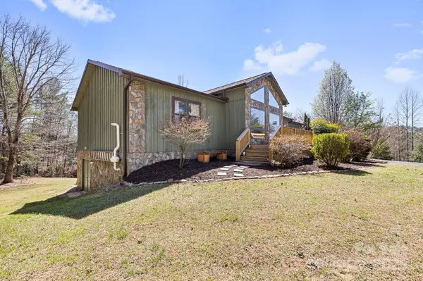 1012 Bent Pine CT, Lenoir, NC 28645