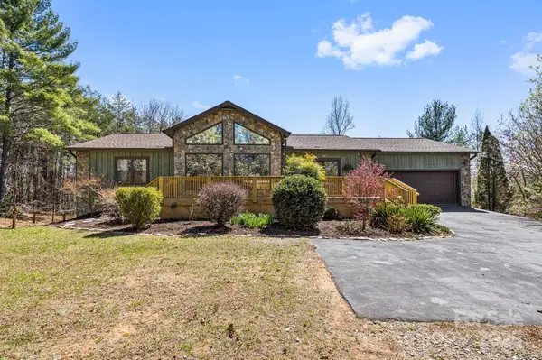 1012 Bent Pine CT, Lenoir, NC 28645