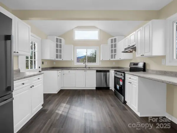 92 Bailey RD, Candler, NC 28715