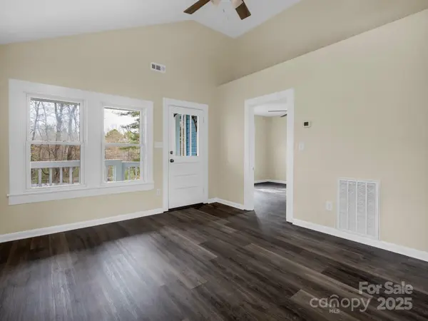 92 Bailey RD, Candler, NC 28715