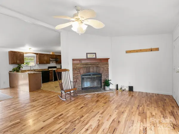 10 Clover Brook DR, Weaverville, NC 28787