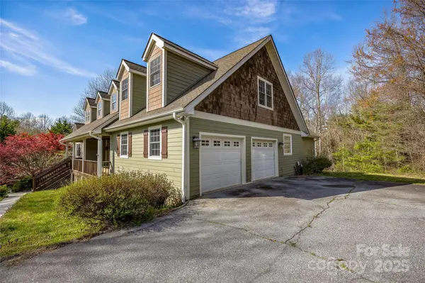 190 Whites Lake BLVD, Saluda, NC 28773