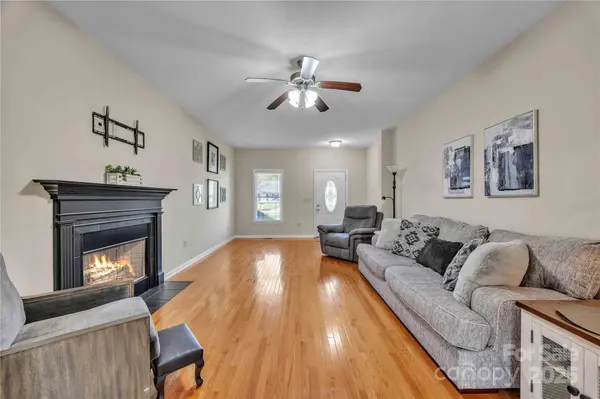 1650 Berkshire DR, Hickory, NC 28602