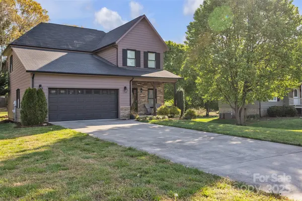 1650 Berkshire DR, Hickory, NC 28602