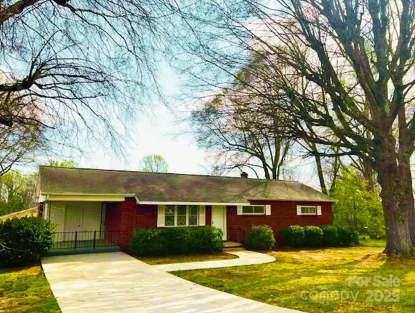 215 E K ST, Newton, NC 28658