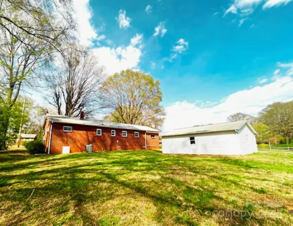 215 E K ST, Newton, NC 28658