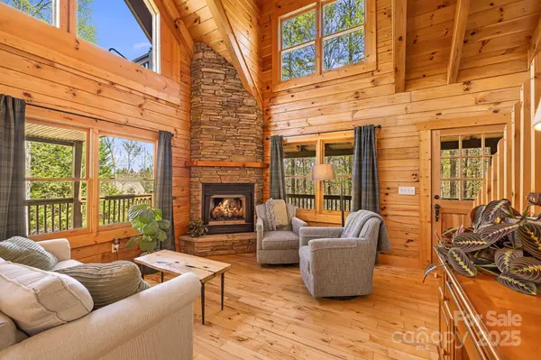 447 Hidden Lake Pkwy, Nebo, NC 28761