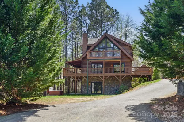 447 Hidden Lake Pkwy, Nebo, NC 28761