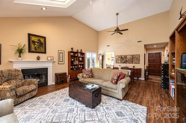 1713 12th ST NE, Hickory, NC 28601