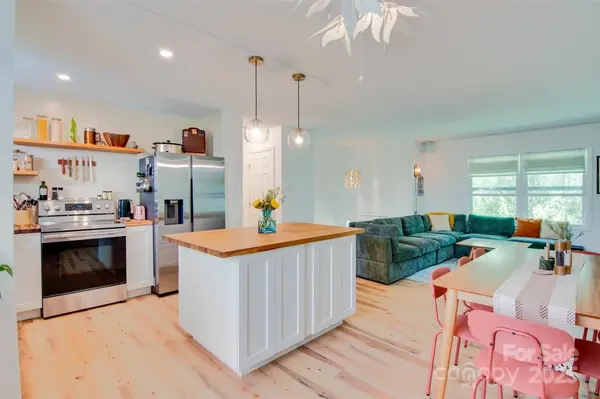 7 Guinevere CT, Asheville, NC 28806