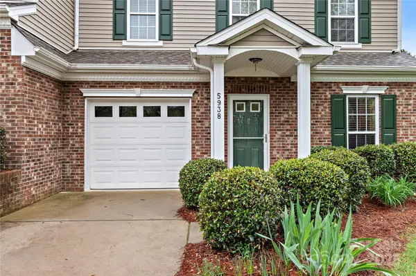 5938 Hollow Wood CT, Winston Salem, NC 27104