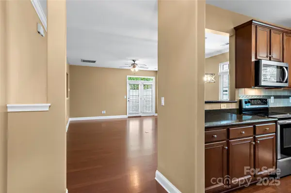 5938 Hollow Wood CT, Winston Salem, NC 27104