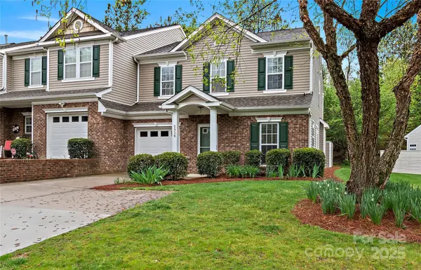 5938 Hollow Wood CT, Winston Salem, NC 27104