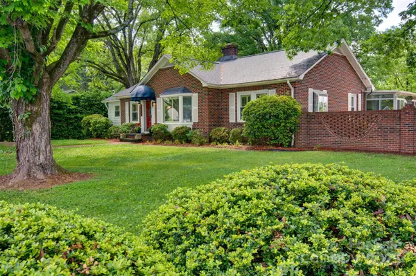 1473 12th Street DR NW, Hickory, NC 28601