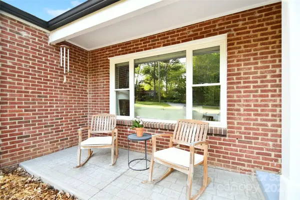 2121 Arnold DR, Charlotte, NC 28205