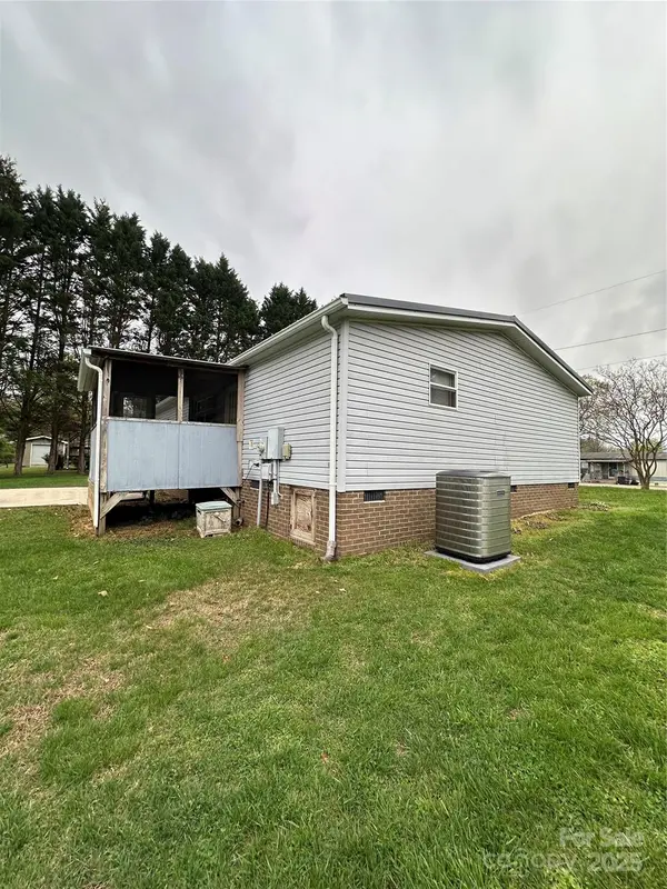 51 Kings DR, Taylorsville, NC 28681