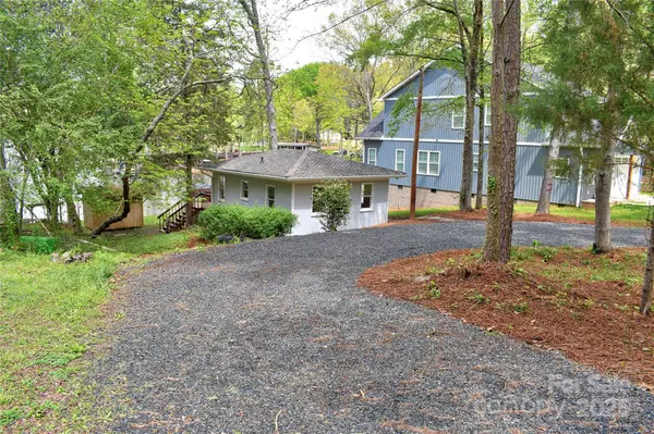 139 Sanford LN, Badin Lake, NC 28127