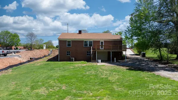 3015 North Center ST NW, Hickory, NC 28601