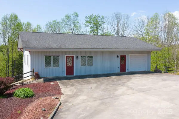 2466 Sweetbriar CIR, Lenoir, NC 28645