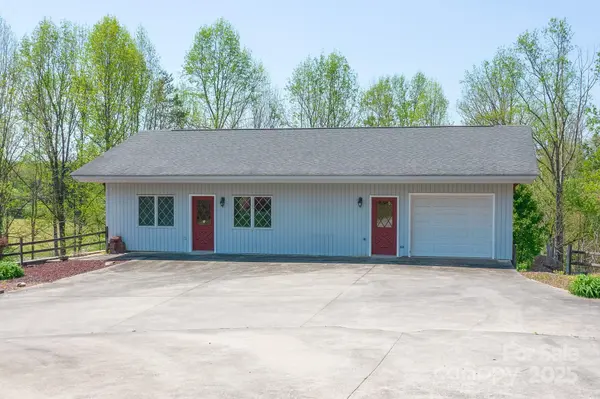2466 Sweetbriar CIR, Lenoir, NC 28645