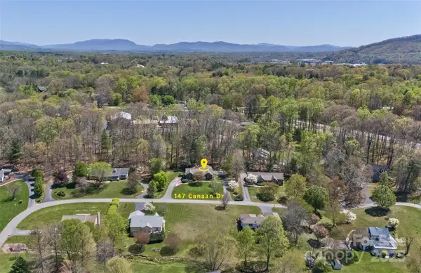147 Canaan DR, Candler, NC 28715
