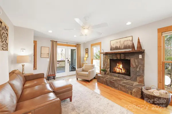 60 Hidden View LN, Almond, NC 28702