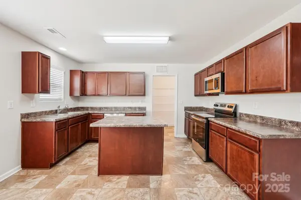 5030 Ashley Place DR, Bessemer City, NC 28016