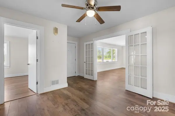 3015 North Center ST NW, Hickory, NC 28601