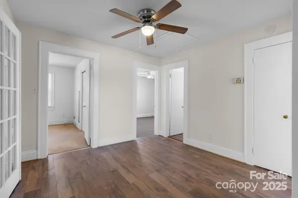 3015 North Center ST NW, Hickory, NC 28601