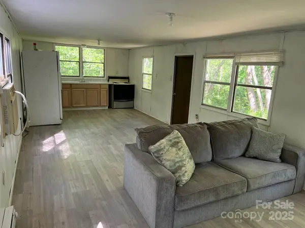 1040 Pea Patch LN, Morganton, NC 28655