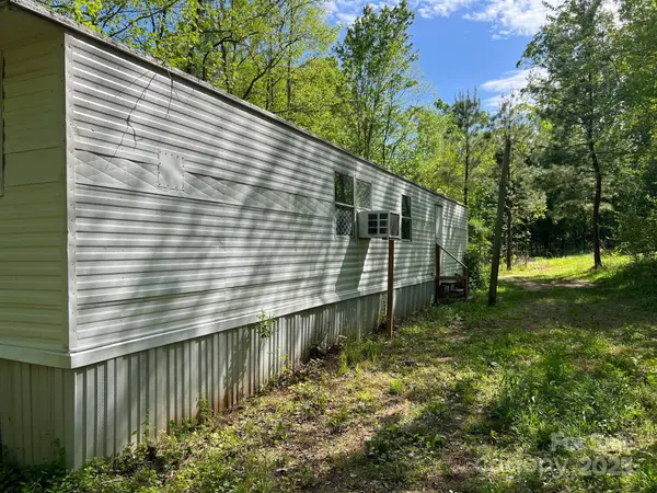 1040 Pea Patch LN, Morganton, NC 28655