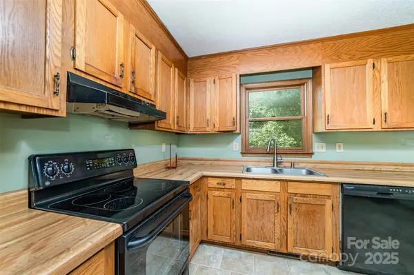 154 Seven Oaks LN, Statesville, NC 28677
