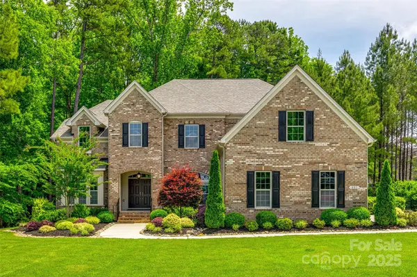 801 Hidden Pond LN, Waxhaw, NC 28173