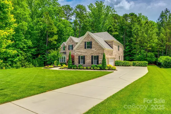 801 Hidden Pond LN, Waxhaw, NC 28173