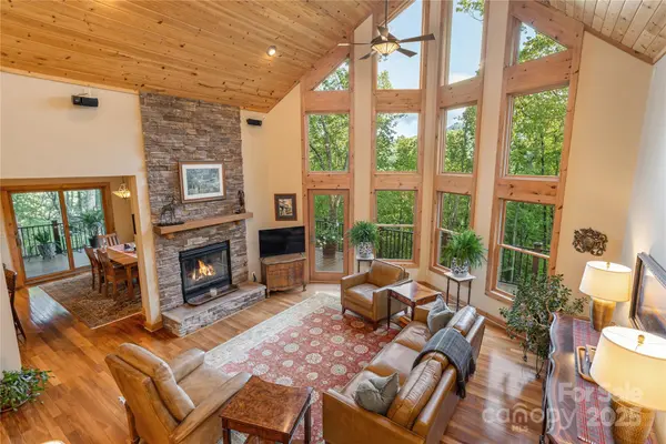 268 Trappers Run DR, Burnsville, NC 28714