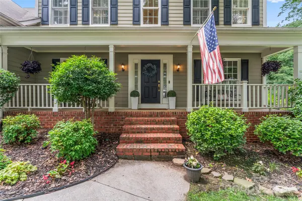 5233 Fairvista DR, Charlotte, NC 28269