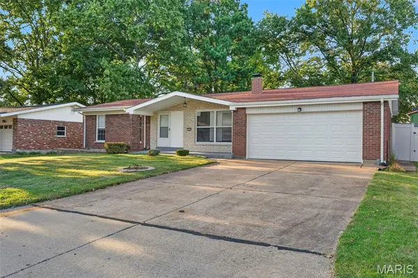 3865 Belcroft DR, Florissant, MO 63034