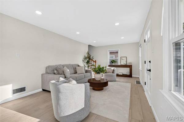 4508 Saint Leo LN, St Ann, MO 63074