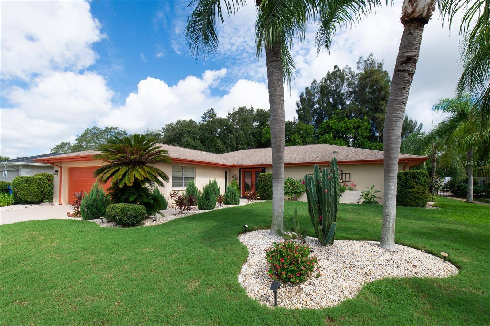 207 AMESBURY CIR, Sun City Center