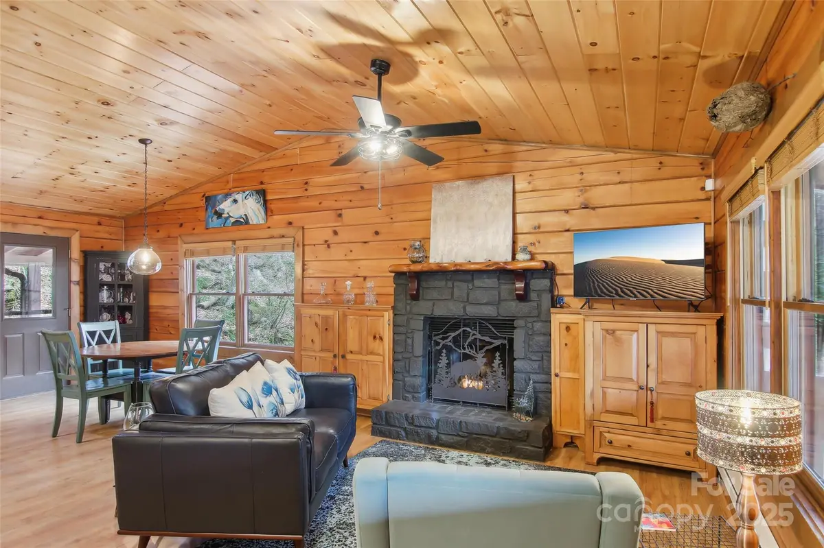 680 Creekside DR, Maggie Valley, NC 28751
