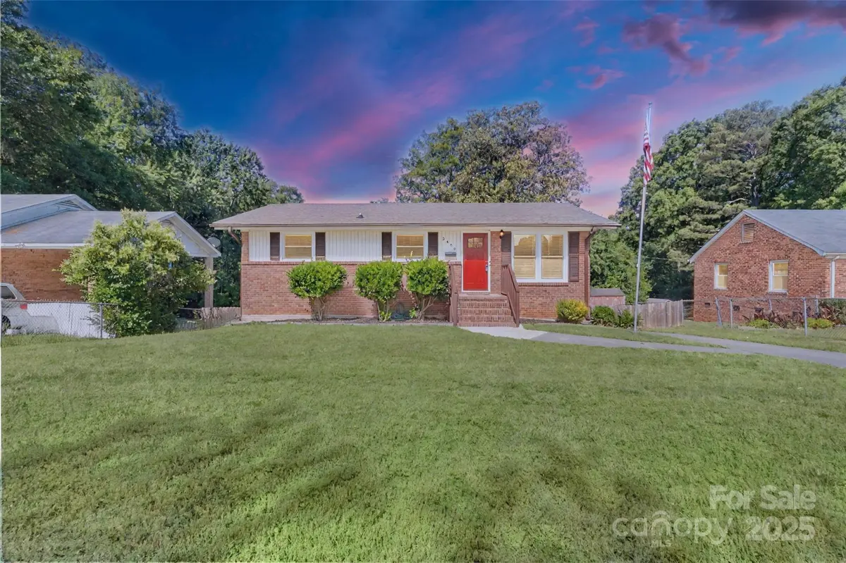 3400 Barfield DR, Charlotte, NC 28217