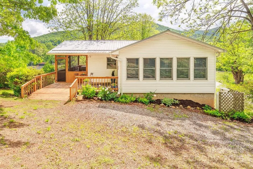 124 Beaverdam Loop RD, Candler, NC 28715