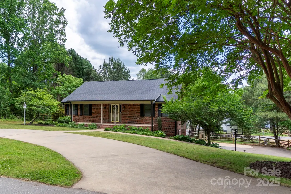 8024 Bradford LN, Denver, NC 28037