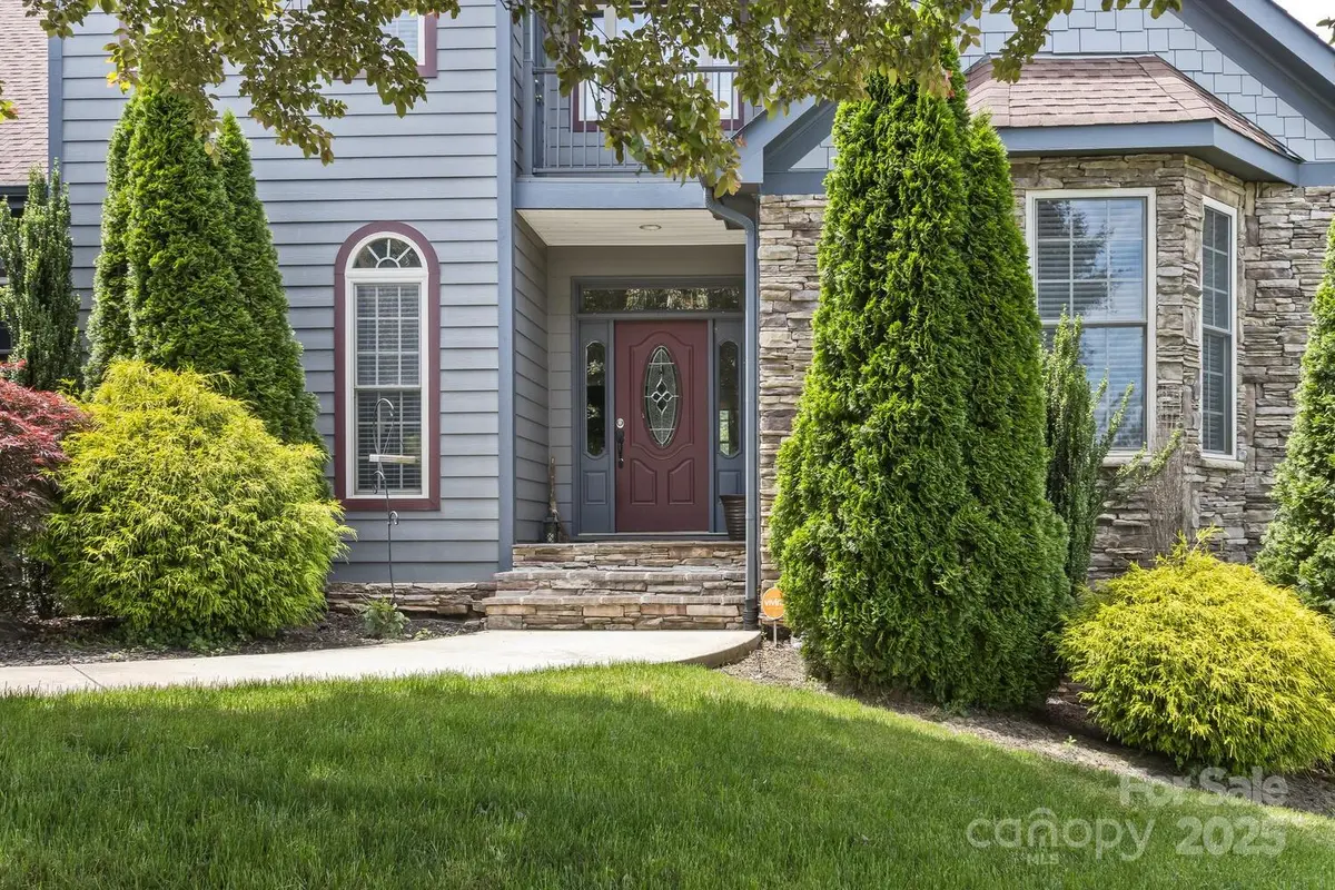 33 Stone House RD, Arden, NC 28704